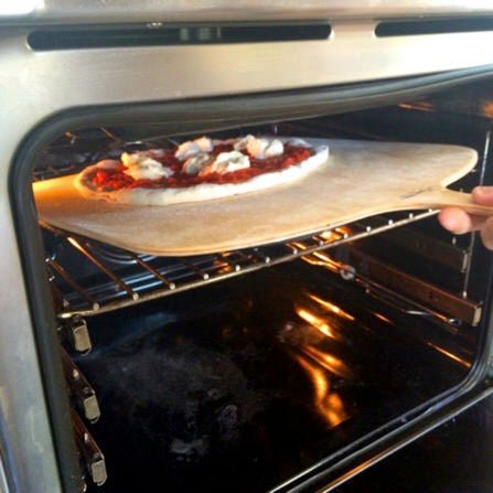 Μεταφέροντας την pizza από το MyPizza Peel στο MyPizza Slab - MyPizza Project